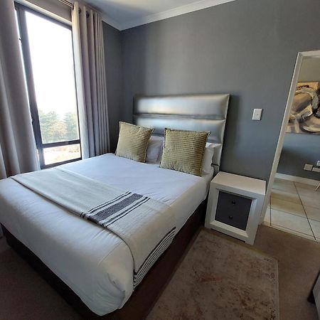 Zwelakho Furnished Apartments The Cube Johannesburg Exterior foto