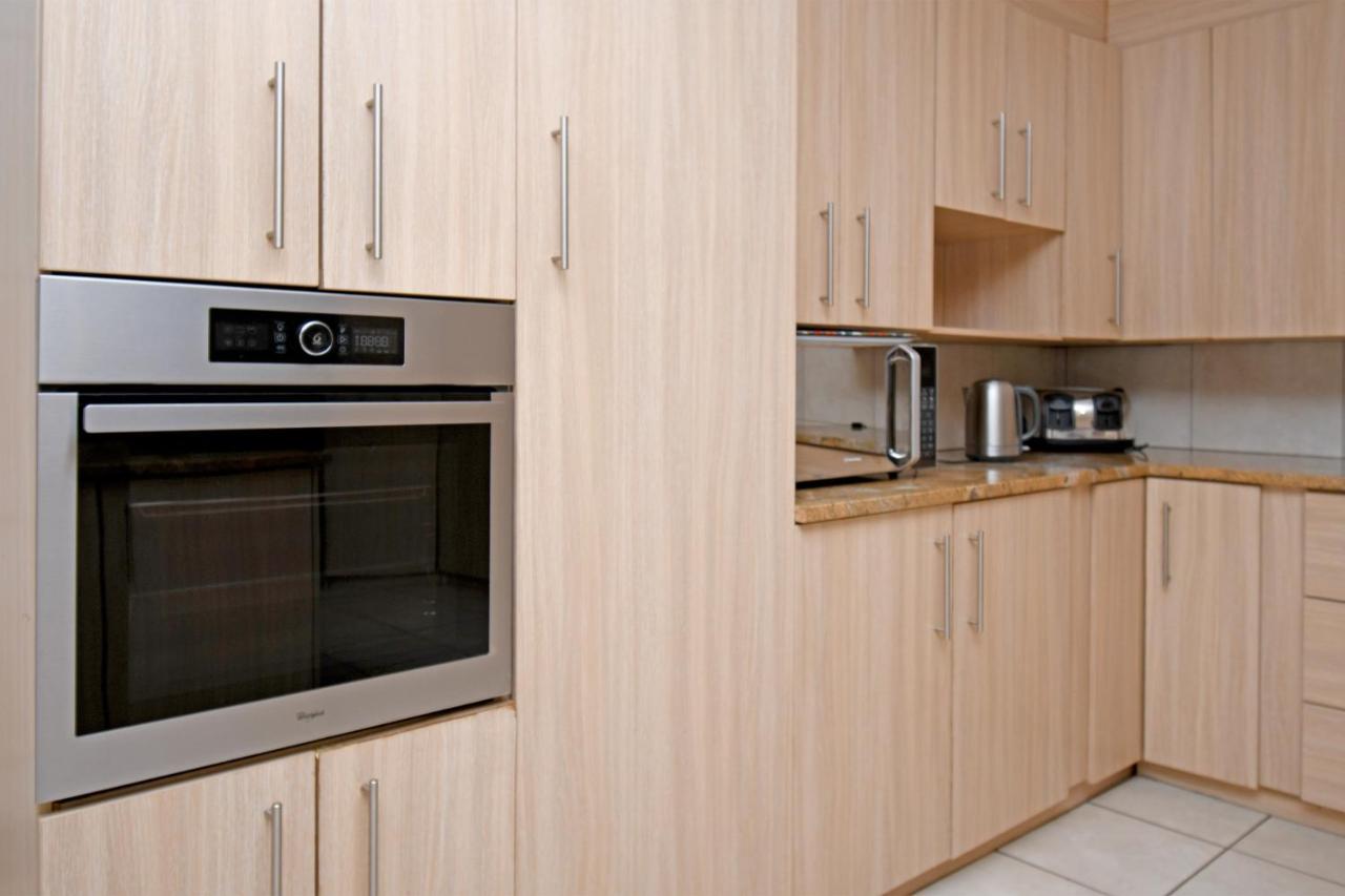 Zwelakho Furnished Apartments The Cube Johannesburg Exterior foto