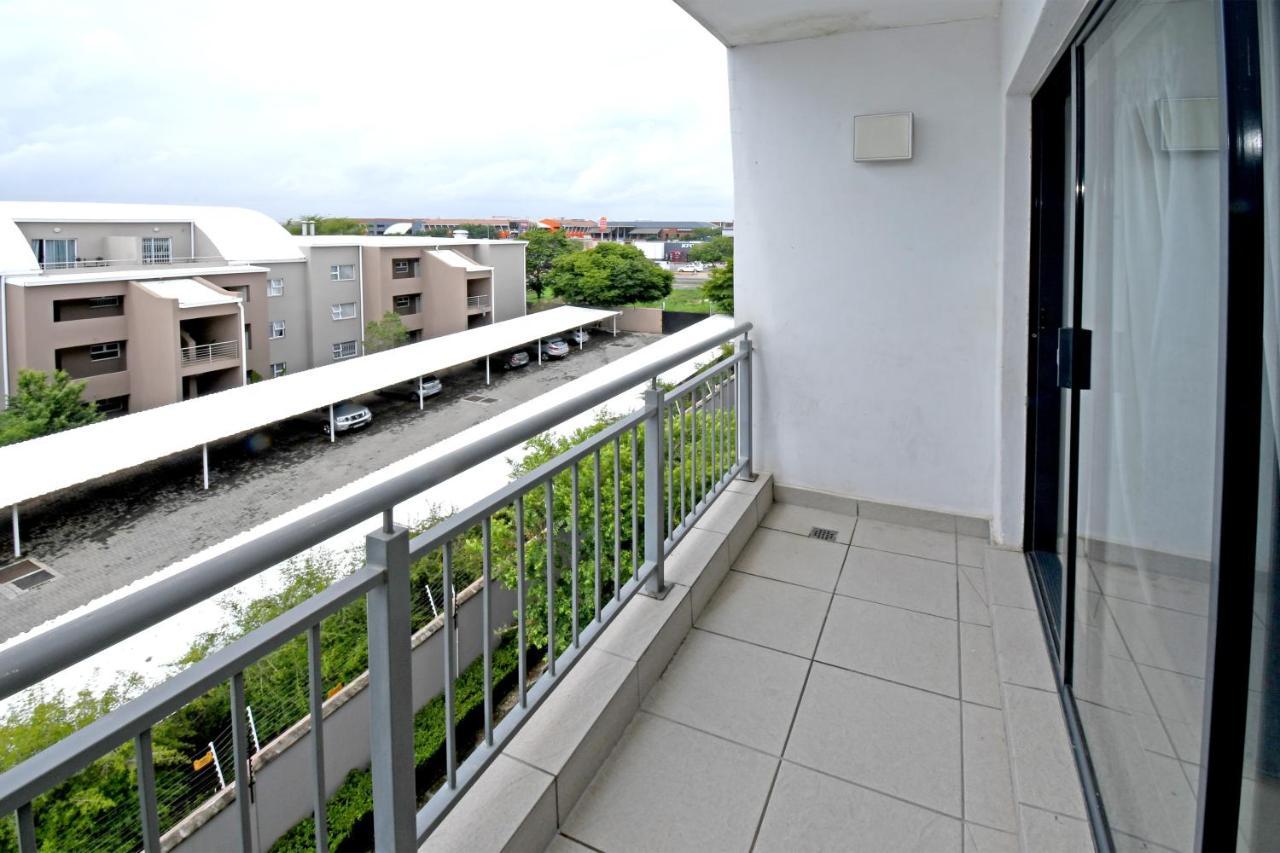 Zwelakho Furnished Apartments The Cube Johannesburg Exterior foto