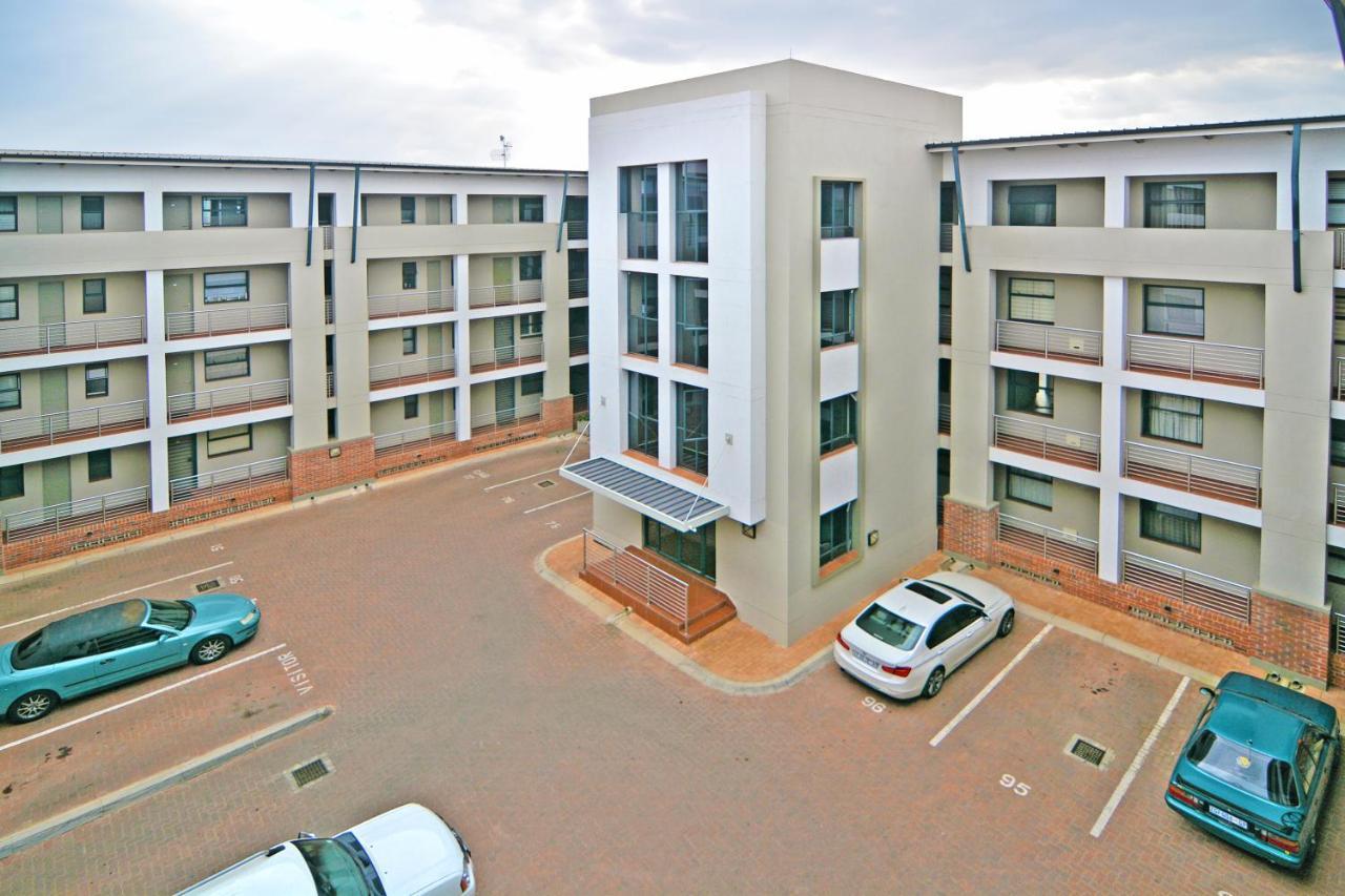 Zwelakho Furnished Apartments The Cube Johannesburg Exterior foto