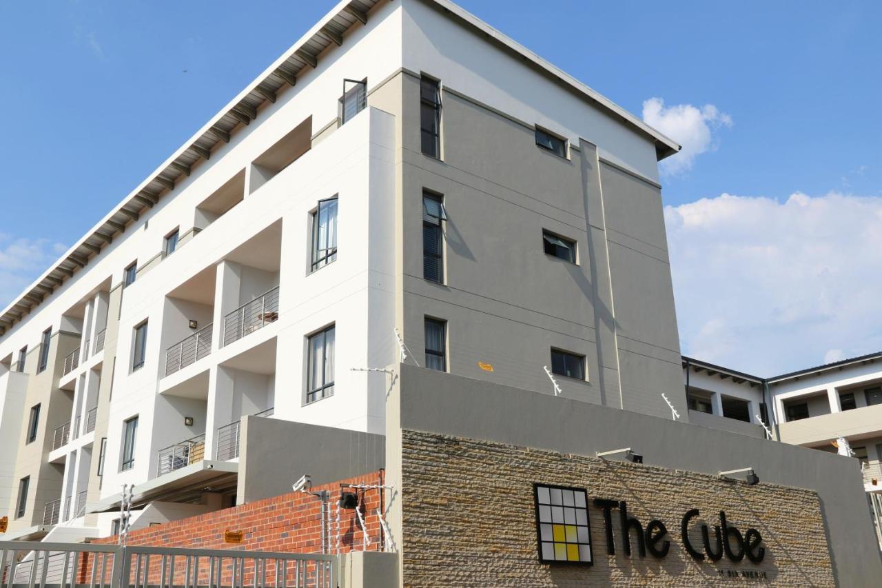 Zwelakho Furnished Apartments The Cube Johannesburg Exterior foto